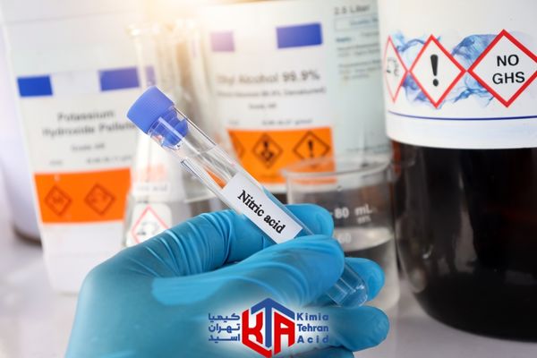 اسید نیتریک چیست و چه کاربردهای شگفت انگیزی دارد؟